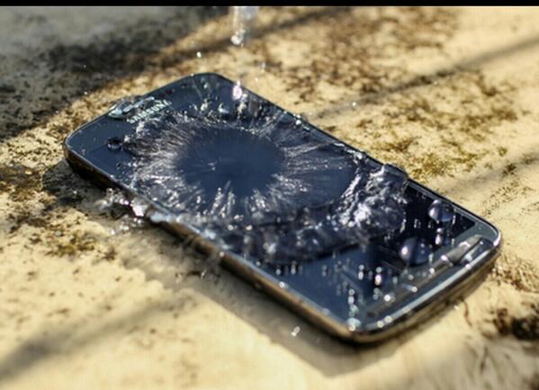 SnapAndroid's tweet image. Ya podemos ver el Samsung Galaxy S5 Active, con una mayor protección que la version normal