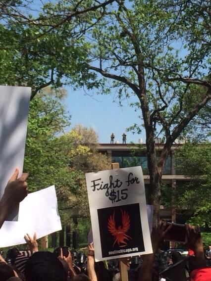 kateagoodman's tweet photo. RIOT POLICE ON THE @McDonalds ROOF “@aMustReid: Low wage wrkers met by riot police&amp; corp mercenaries #fastfoodglobal http://t.co/9plCNmHmjS”