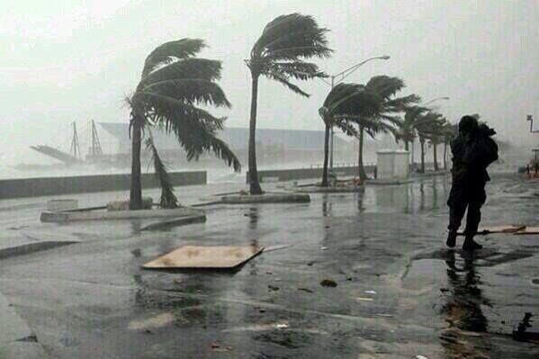 JihedBenzemaII's tweet photo. Ton prof de sport :  "La météo est bonne, on peut faire sport" http://t.co/78Ix4Jc9cv