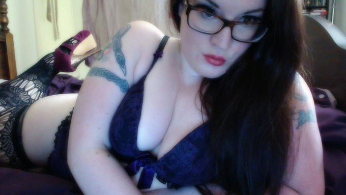 Evening,I've been working hard and off the booze(which probably explains my lack of tweets!)but here's<a href="/tag/cleavage"class="tags"><span>#cleavage</span></a>