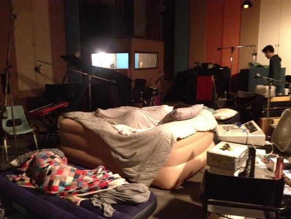 StudebakerSound's tweet photo. @thelocalsaints Now this is the Life Baby! Serious RockNRoll! I have the same House Keeper. HAHA! http://t.co/SEPDfMlzps