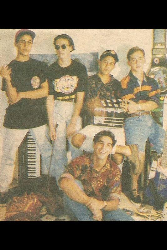 Inespimentel22's tweet photo. Adivinen quien es el personaje de la izquierda?@angelo0210 @L_Bichan @EMago67 @arqpons http://t.co/zqwSI1Onys