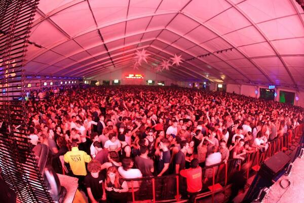 MandarinePark's tweet photo. INSIDER FESTIVAL ! Estadio Mandarine tent como la pasaron?? Cual fue su mejor momento de la noche ? http://t.co/sC6wzPlCTg