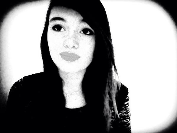 annechamea's tweet photo. Je ne suis pas jalouse. Tes a moi c'est tout. http://t.co/NXknuMo60C