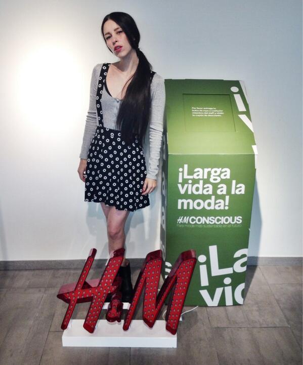 Belanova's tweet photo. De visita en H&M #hmmexico #conscius #cancionesparalaluna #belanova http://t.co/YlQH6fIdB4