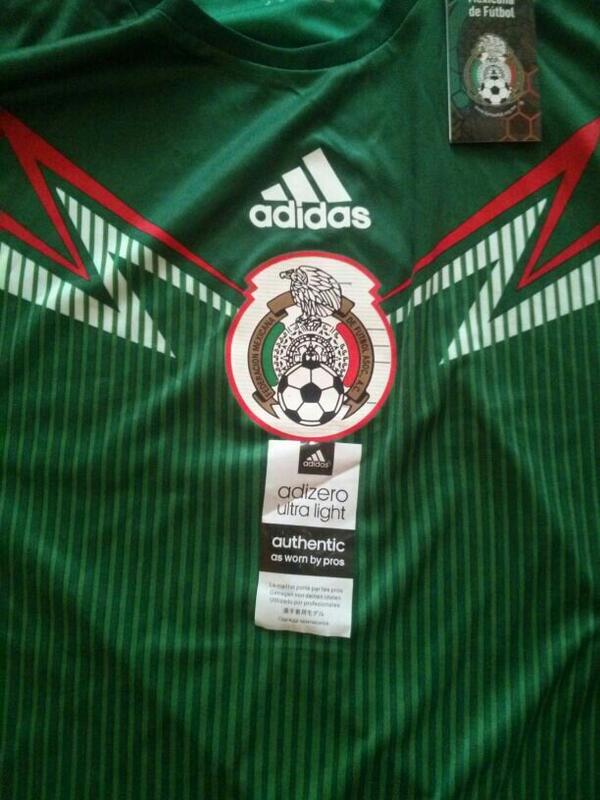 rollersonico's tweet photo. Aqui otra muestra del jersey del tri de mi corazón, bara bara!!! http://t.co/HQNLeku9fK