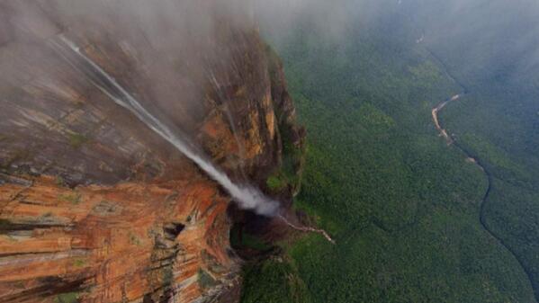 EarthPorn4U's tweet photo. Angels Falls In Venezuela #EarthPorn http://t.co/5pTuOFHNPi