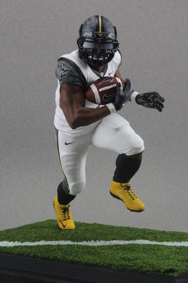 mtneer_customs's tweet image. Custom figure I finished up a few days ago of former #WVU RB Noel Devine. #ProCombat #Montreal #Alouettes #NFL #CFL