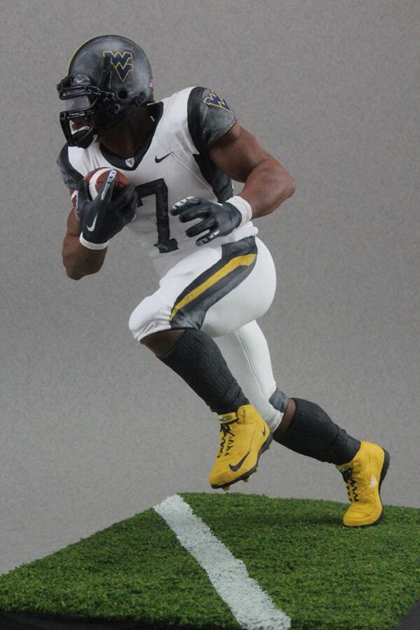 mtneer_customs's tweet image. Custom figure I finished up a few days ago of former #WVU RB Noel Devine. #ProCombat #Montreal #Alouettes #NFL #CFL