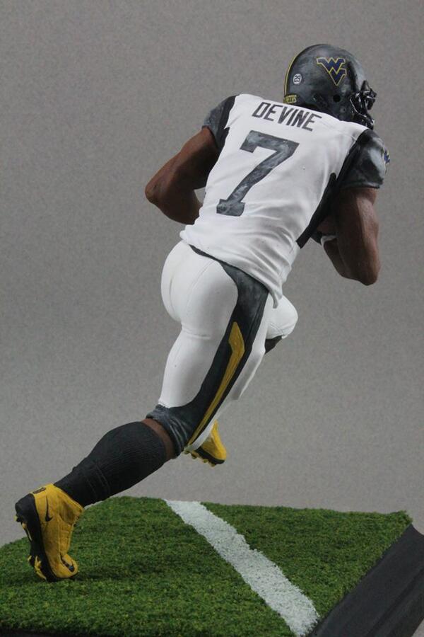 mtneer_customs's tweet image. Custom figure I finished up a few days ago of former #WVU RB Noel Devine. #ProCombat #Montreal #Alouettes #NFL #CFL