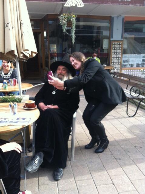 RowanTaigel's tweet image. “@Bec_Power: Seeing the sights of ChCh! #efellows14 #thewizard http://t.co/GoBvmebEEp” me doing a selfie with the wizard!!