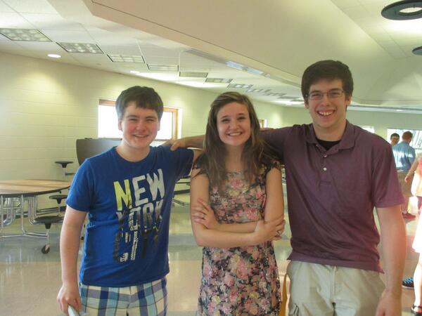 MissCrabbyAbbie's tweet photo. @MajorSaxyJesse @RileySterian our friendship has never been represented better http://t.co/0am0ThFZAB