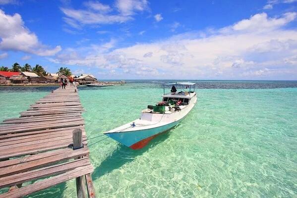 Beningnya air di Pulau Tarupa, TN Takabonerate #SulawesiSelatan  via <a href="/travelmateindo/">Travelmate Indonesia</a>