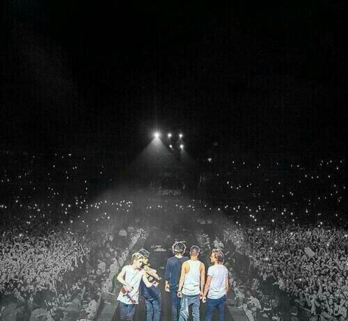 LMTodayNet's tweet photo. RT If you love #BoyDirectioners !!!!!

#WMAOneDirection http://t.co/NRIqPC8KXE