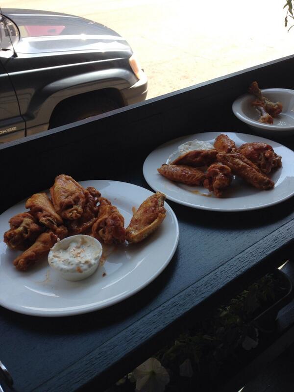 wssneddon's tweet photo. It's wing time! #clanontour http://t.co/pFlgamEEgv