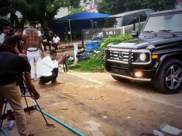 edigital24's tweet photo. Checkout photo from @mazi_floss 's #MaLoLe video shoot . #udo http://t.co/CCKmpjelWP