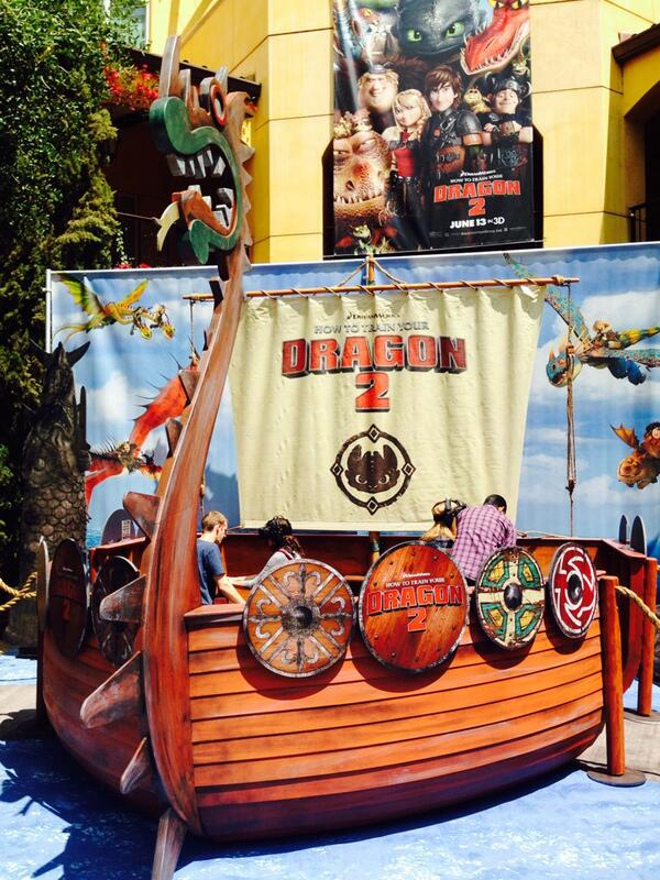 Dragon simulator!! Flying my own dragon at Dreamworks!! #httyd2event