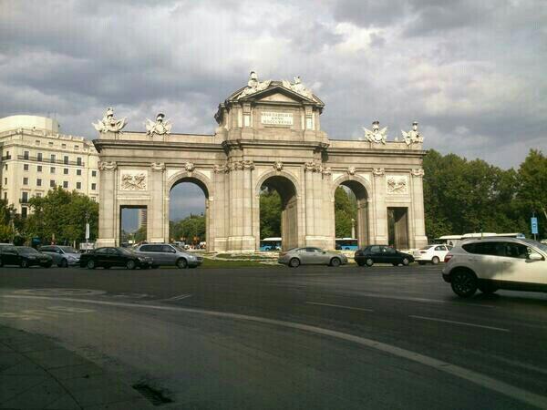 MaguillaSergio's tweet photo. @spain @TurismoMadrid @tuvillarural Verdad que es preciosa la puerta de Alcalá http://t.co/s7dWf5Z24F