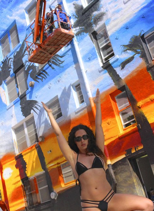 #venicebeach is a fuckin crazy sexy cool place to live http://t.co/kgTEt7gqXz<a href="/tag/venicebeach"class="tags">#venicebeach</a>