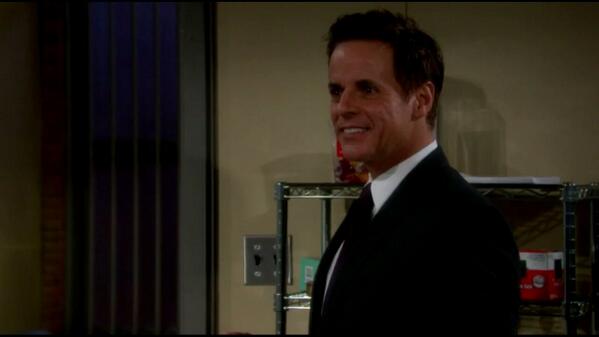 YRLovers's tweet image. Michael always pull strings to help Kevin! RT if you love Michael Baldwin!!! @CJLeBlanc #YR