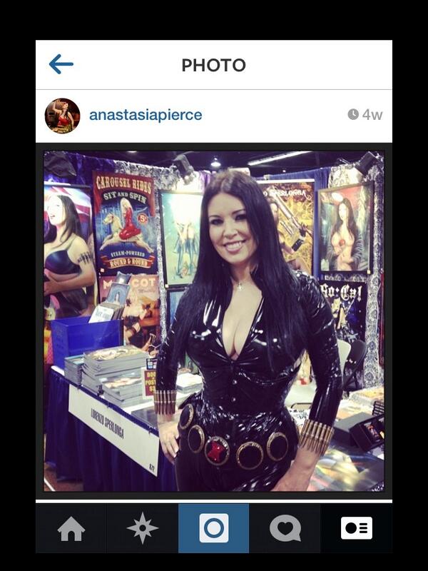AnastasiaPierce's tweet photo. @SueNice made me my favorite #corset ever. I am getting the same thing in red to make my #ScarletWitch even better! http://t.co/xQqWtjMsbH