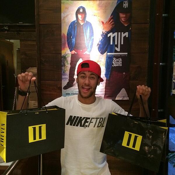 neymarjr's tweet photo. Acabei de fazer umas comprinhas hoje aqui na @EllevenWear http://t.co/0euIBUpdLP