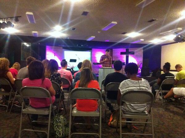 PEStith's tweet image. Billy Cambers, preaching at @visitmyyouth ! #transitionpoints
