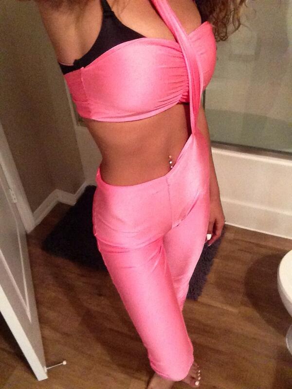 taylorgiavasis's tweet photo. So I ordered a dress on amazon and this came instead....lmao http://t.co/VscDJ36SCS