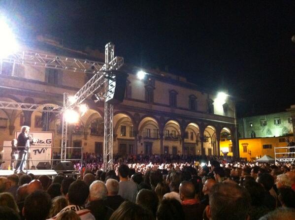 matteocalbi's tweet photo. @beppe_grillo al #vinciamonoi tour a #firenze http://t.co/YcPat3fUGi