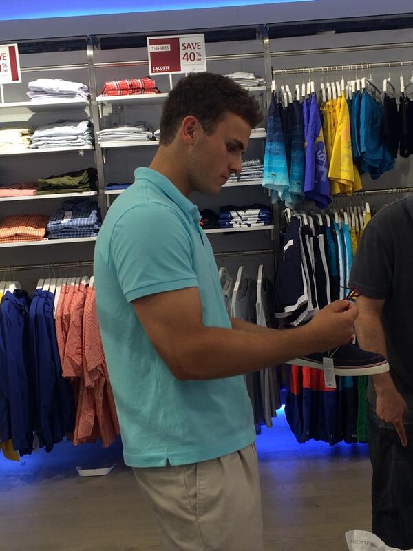lepp96's tweet photo. Best sales man @LACOSTE @mikegruyich20 #taggsoff http://t.co/bsWS3JZPby