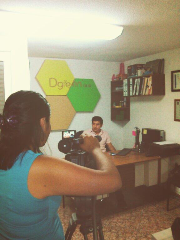 DgreenDesign's tweet photo. @UVMPuebla  Grabandonos para el video testimonial de empresas #incubadora http://t.co/3LmdLlXLGP