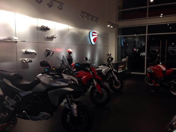 DucatiPanama's tweet photo. Para el día del Padre sorpréndelo con un regalo de @DucatiPanama http://t.co/f2qkNfM1SM