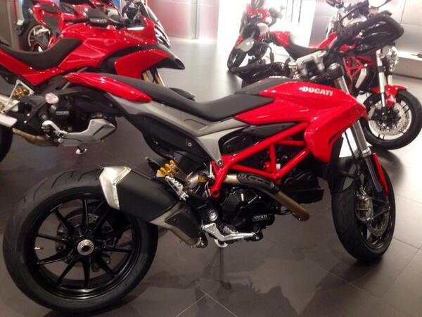 DucatiPanama's tweet photo. Para el día del Padre sorpréndelo con un regalo de @DucatiPanama http://t.co/f2qkNfM1SM