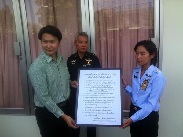 armupdate's tweet photo. ข้อเสนออ.เจษฏาให้2ฝ่ายหยุดรบ เลือกตั้งใหม่ มีรบ.คนนอก นายกฯมาจากส.ส.-ตั้งสภาปฏิรูปแก้รธน.ใหม่ ลงประชามติแล้วยุบสภา http://t.co/9k4G2r4uCr