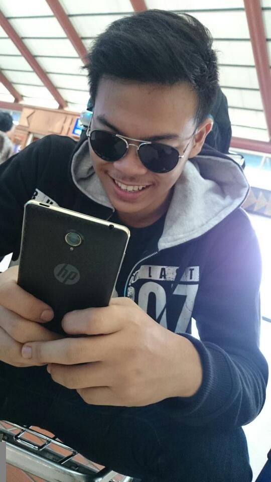 JakartaBeatbox's tweet photo. Waiting at the airport never been better !
Thx to HP Slate 6 Voice Tab !
#YTFF

cc: @HPSingapore @hanyaHPuntukku http://t.co/jCJChzbqPV