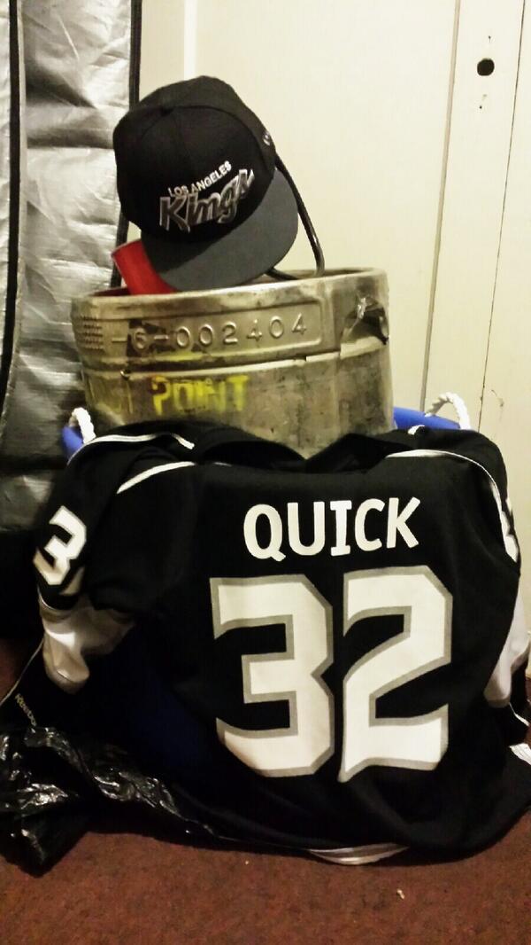 samdumm's tweet image. 