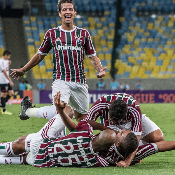 Waltonelada's tweet photo. Hoje eu deitei e rolei em cima do @SaoPauloFC http://t.co/ekEI02Fs2Q