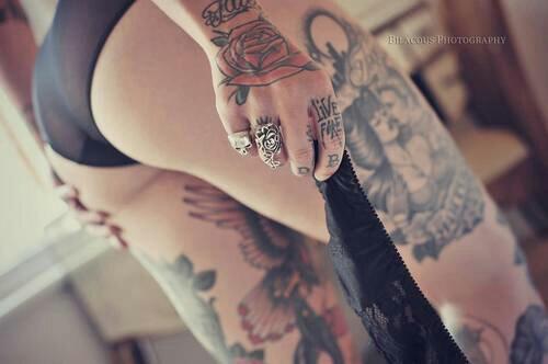 DMexicanBoy's tweet photo. Me encantan las chicas con tattos #girlInk http://t.co/arQTff85Nr