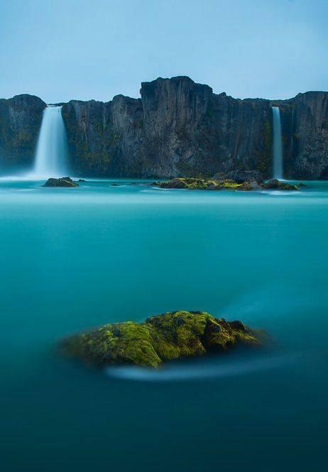 LoViEnNatGeo's tweet photo. Las cascadas de los Dioses, Islandia. http://t.co/BQOW8IVDDT
