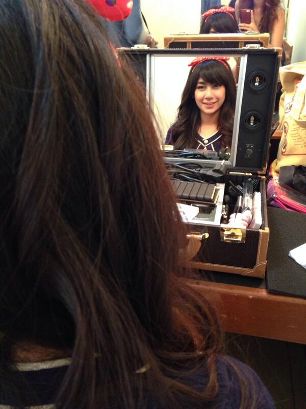 AnisaRahma_Adi's tweet photo. “@MilovaTV: Anisa lg makeup nih siap2 dulu yaaaah #AnisaAtOnTheShowRTV http://t.co/8rKenEg3N8”