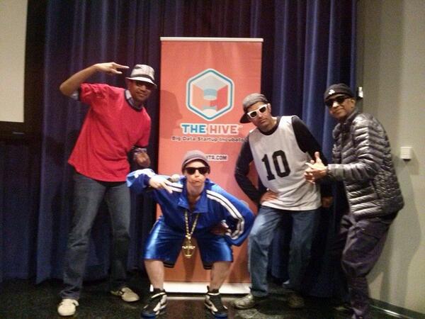 tmravi's tweet image. RT @HiveData: The Hive #datarap with @tmravi @sankarsearch &amp;amp; Kumaresh Pattabiraman of LinkedIn Search #hivedata