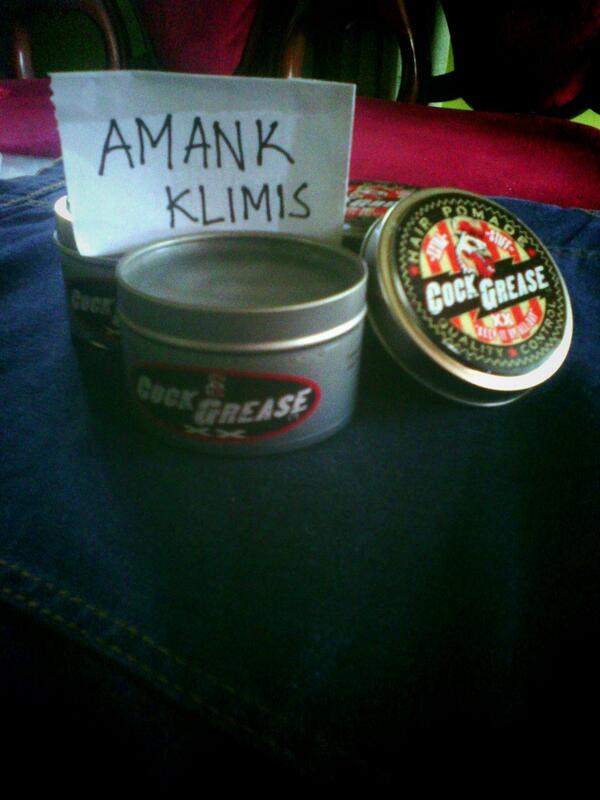 DjerkMan's tweet photo. @fjb_banjar Ready stock Pomade Cockgrease XX maksimalkan gaya rambut klimis mu CP:082151213090 thanks Fjb banjar :D http://t.co/cgRGhkkwgt