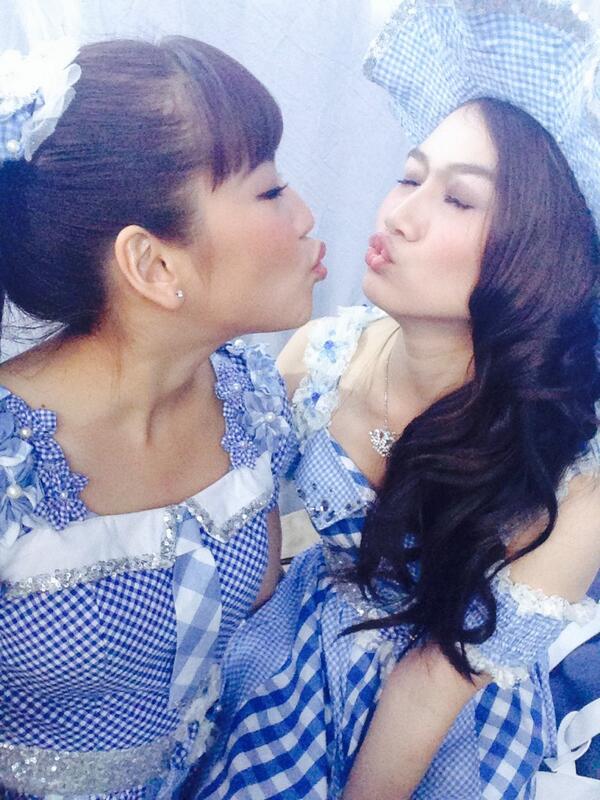 Haruka_NKGW10's tweet photo. Aku cium @melodyJKT48 juga😘❤️❤️❤️hahahahhahah http://t.co/nf3QrNfKdx