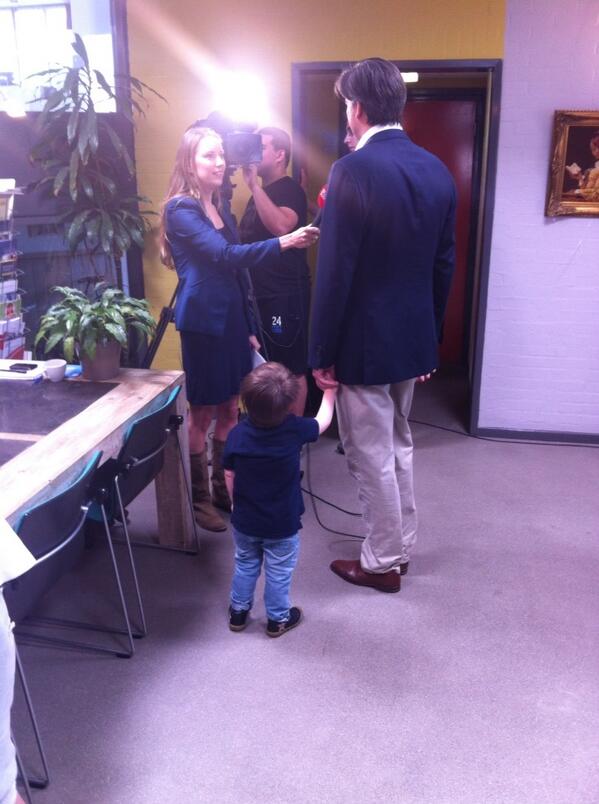 RTV Utrecht filmt <a href="/mhdijk/">Mark Dijk</a> bij stemmen. Utrechters stem op Mark Dijk VVD #4 want Europa kan wel wat Utrecht gebruiken!