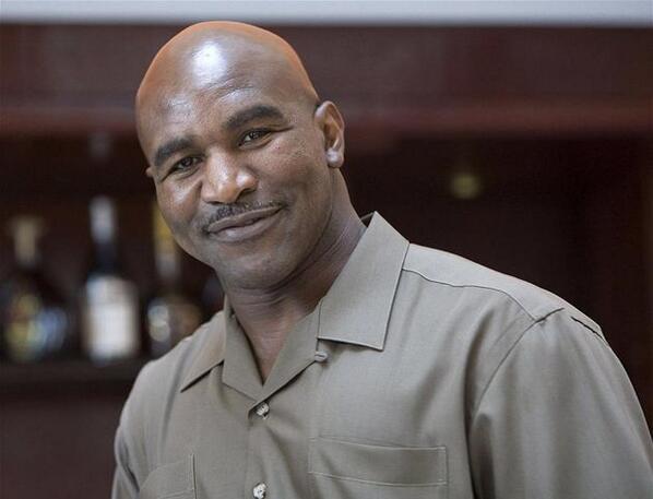 iznanka__news's tweet photo. Эвандер Холифилд @holyfield проведёт мастер-класс в #Серпухов'е. http://t.co/mKYwekPhbz #Serpukhov #Holyfield #бокс http://t.co/771qkq0y1Y