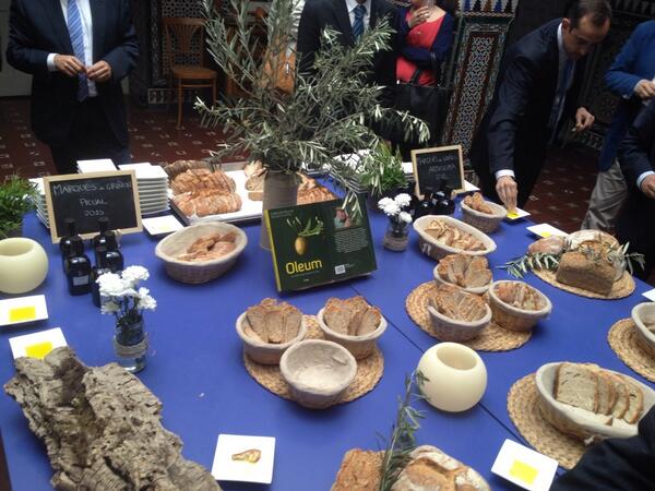 Cata de aceite <a href="/MarquesDeGrinon/">Marqués de Griñón 🍷</a> en #contactcenterTEF