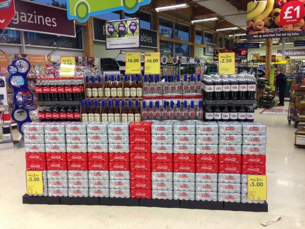 Bazza_T's tweet photo. Trade trade trade @BlackleyTesco @NGraney @charl39 display by gaz and baz dream team http://t.co/Rkn8NY0xHp