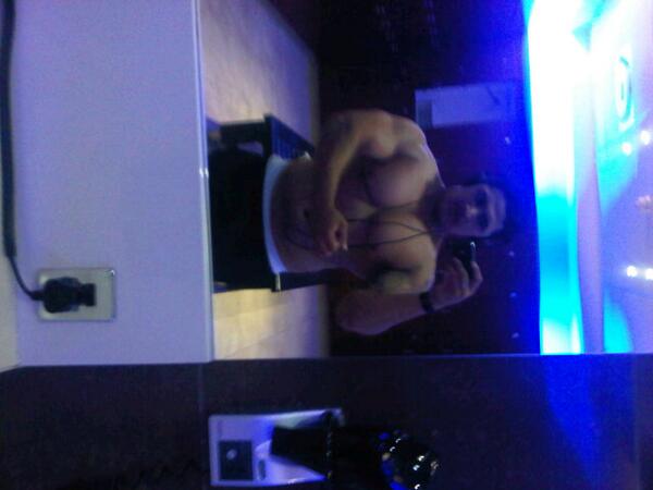 M23Alexander's tweet image. Chest training is paying off. #MUTANTPUMP #MutantNATION a few more years of prep then its stage time #TakeYoTime