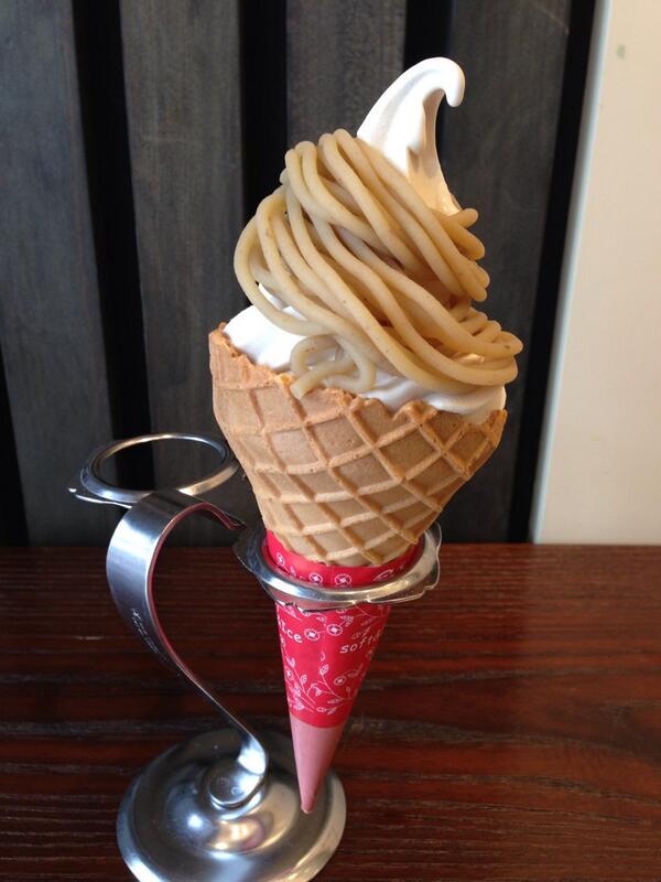 平岩理緒 幸せのケーキ共和国 小布施の栗菓子の老舗 桜井甘精堂 の軽井沢店に小布施のカフェ茶蔵限定だった モンブラン ソフトクリーム が新登場 栗ソフトに 栗の木テラス のモンブランクリームを絞った和栗党に嬉しい品 Http T Co Lnroamvioz