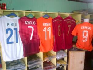 dreamshop21's tweet photo. Ready jersey world cup 2014 spain home + nameset villa. Berminat? Hubungi PIN : 29dd43ed 082380401734 http://t.co/vnxAXum6BF